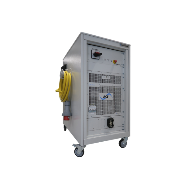 Eine 4-Quadrant Wechselstromquelle der ACS-Serie ist in einem fahrbaren 19 Zoll Rack verbaut