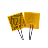 Zwei flexible Kapton-Heizfolien mit geätzten Heizleiterstrukturen, quadratisches Design mit unterschiedlichen Heizleiterlayouts und Widerständen.