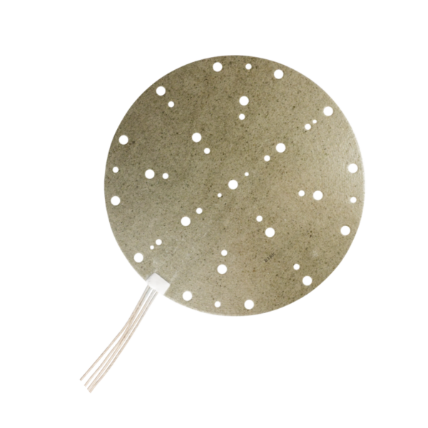 Mica-Heizfolie mit runder Heizfläche für Chucks in der Waferproduktion der Halbleiterindustrie. Glasfaserverstärkte Anschlussleitungen unten links.